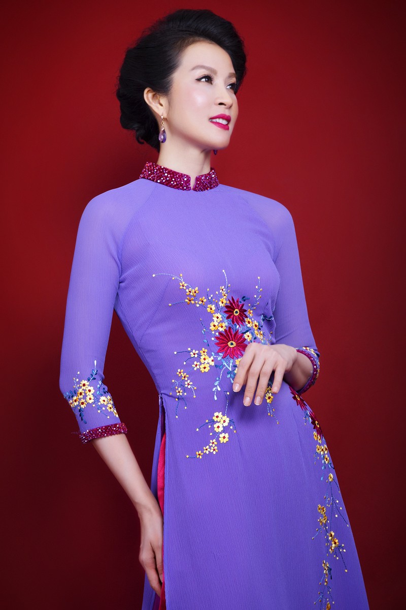 MC Thanh Mai tre trung voi ta ao dai mung ngay 8/3-Hinh-3